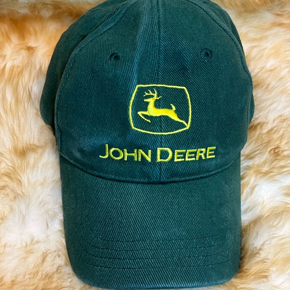 🧢 John Deere - Cary Francis Group Adjustable Hat‎
